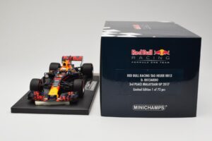 Red Bull Racing Tag Heuer RB13 #3 D. Ricciardo 3rd Place Malaysian GP 2017 Minichamps 1:18 117171503 Metalli — kuva 6 / 6