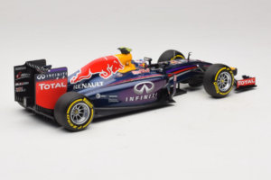 Red Bull RB10 Renault #3 D. Ricciardo Infiniti Red Bull Racing Showcar 2014 Minichamps 1:18 110140003 Metalli — kuva 2 / 6