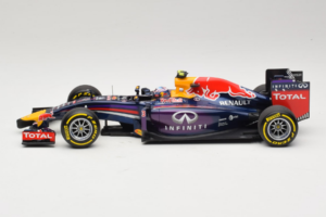 Red Bull RB10 Renault #3 D. Ricciardo Infiniti Red Bull Racing Showcar 2014 Minichamps 1:18 110140003 Metalli — kuva 3 / 6