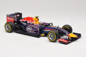 Red Bull RB10 Renault #3 D. Ricciardo Infiniti Red Bull Racing Showcar 2014 Minichamps 1:18 110140003 Metalli — kuva 4 / 6