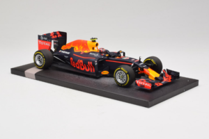 Red Bull RB12 Tag Heuer #26 D. Kvyat Red Bull Racing Showcar 2016 Minichamps 1:18 117160026 Hartsi — kuva 4 / 7