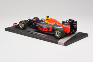 Red Bull RB12 Tag Heuer #26 D. Kvyat Red Bull Racing Showcar 2016 Minichamps 1:18 117160026 Hartsi — kuva 5 / 7