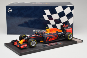 Red Bull RB12 Tag Heuer #26 D. Kvyat Red Bull Racing Showcar 2016 Minichamps 1:18 117160026 Hartsi — kuva 7 / 7
