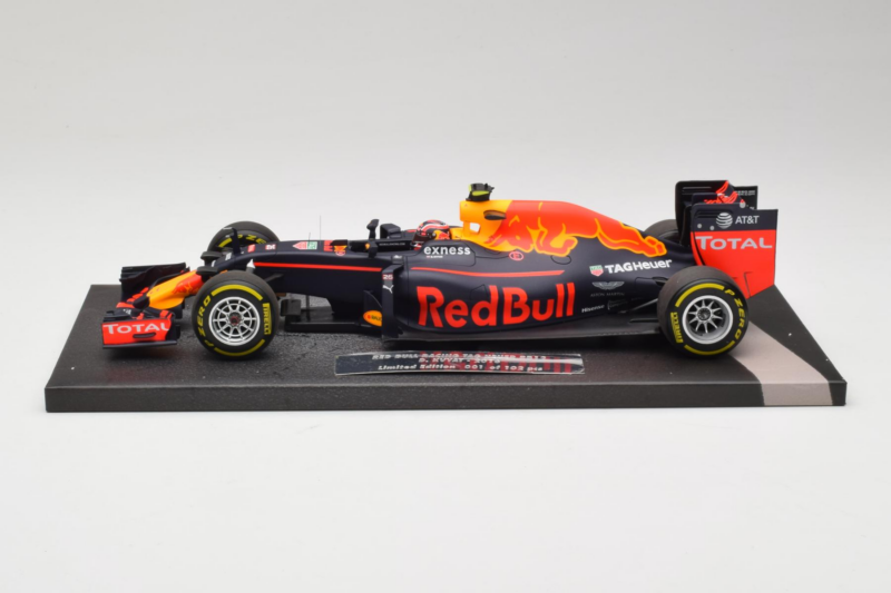 Red Bull RB12 Tag Heuer #26 D. Kvyat Red Bull Racing Showcar 2016 Minichamps 1:18 117160026 Hartsi