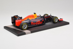 Red Bull RB12 Tag Heuer #26 D. Kvyat Red Bull Racing Showcar 2016 Minichamps 1:18 117160026 Hartsi — kuva 3 / 7