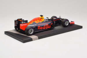 Red Bull RB12 Tag Heuer #3 D. Ricciardo Red Bull Racing 1st Pole Monaco Grand Prix 2016 Minichamps 1:18 117160103 Hartsi — kuva 3 / 7