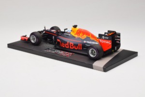 Red Bull RB12 Tag Heuer #3 D. Ricciardo Red Bull Racing 1st Pole Monaco Grand Prix 2016 Minichamps 1:18 117160103 Hartsi — kuva 5 / 7