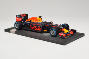 Red Bull RB12 Tag Heuer #3 D. Ricciardo Red Bull Racing Brazilian Grand Prix 2016 Minichamps 1:18 117161203 Hartsi — kuva 4 / 6