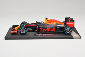 Red Bull RB12 Tag Heuer #3 D. Ricciardo Red Bull Racing Brazilian Grand Prix 2016 Minichamps 1:18 117161203 Hartsi