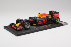 Red Bull RB12 Tag Heuer #3 D. Ricciardo Red Bull Racing Showcar 2016 Minichamps 1:18 117160003 Hartsi — kuva 2 / 7