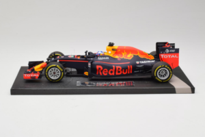 Red Bull RB12 Tag Heuer #3 D. Ricciardo Red Bull Racing Showcar 2016 Minichamps 1:18 117160003 Hartsi