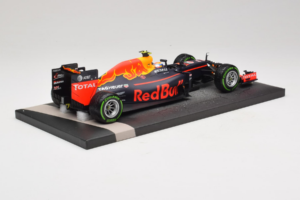 Red Bull RB12 Tag Heuer #33 M. Verstappen Red Bull Racing Showcar 2016 Minichamps 1:18 117161233 Hartsi — kuva 3 / 7