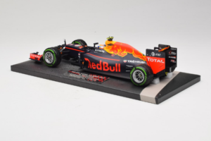 Red Bull RB12 Tag Heuer #33 M. Verstappen Red Bull Racing Showcar 2016 Minichamps 1:18 117161233 Hartsi — kuva 5 / 7