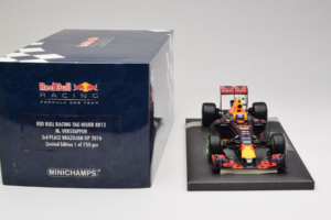 Red Bull RB12 Tag Heuer #33 M. Verstappen Red Bull Racing Showcar 2016 Minichamps 1:18 117161233 Hartsi — kuva 6 / 7