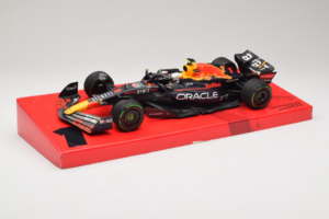 Red Bull RB18 #1 M. Verstappen Oracle Red Bull Racing Japanese Grand Prix Winner World Champion 2022 Minichamps 1:18 11322280 — kuva 2 / 7