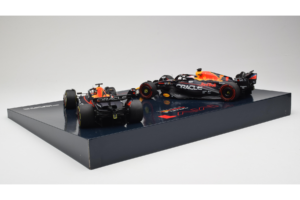 Red Bull RB19 Honda RBPT #1 M. Verstappen Oracle Red Bull Racing Qatar Grand Prix World Champion 2023 Minichamps 1:18 1122318 — kuva 4 / 6