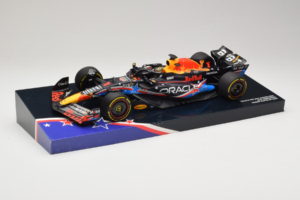 Red Bull RB19 #1 M. Verstappen Oracle Red Bull Racing United States Grand Prix Winner World Champion 2023 Minichamps 1:18 113 — kuva 2 / 7