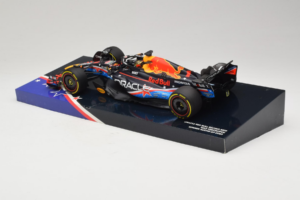Red Bull RB19 #1 M. Verstappen Oracle Red Bull Racing United States Grand Prix Winner World Champion 2023 Minichamps 1:18 113 — kuva 5 / 7