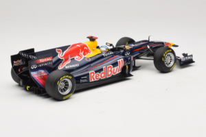 Red Bull RB7 Renault #1 S. Vettel Red Bull Racing Showcar 2011 Minichamps 1:18 110110071-1 Metalli — kuva 2 / 7