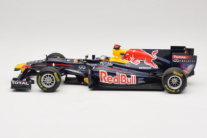 Red Bull RB7 Renault #1 S. Vettel Red Bull Racing Showcar 2011 Minichamps 1:18 110110071-1 Metalli — kuva 3 / 7