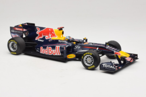 Red Bull RB7 Renault #1 S. Vettel Red Bull Racing Showcar 2011 Minichamps 1:18 110110071-1 Metalli — kuva 4 / 7