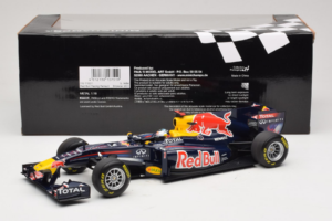 Red Bull RB7 Renault #1 S. Vettel Red Bull Racing Showcar 2011 Minichamps 1:18 110110071-1 Metalli — kuva 6 / 7
