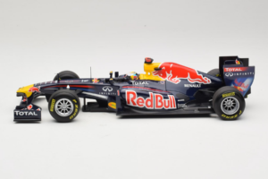 Red Bull RB7 Renault #1 S. Vettel Red Bull Racing World Champion 2011 Minichamps 1:18 110110001 Metalli — kuva 3 / 6