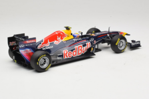 Red Bull RB7 Renault #2 M. Webber Red Bull Racing Showcar 2011 Minichamps 1:18 110110002 Metalli — kuva 2 / 7
