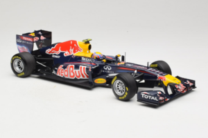 Red Bull RB7 Renault #2 M. Webber Red Bull Racing Showcar 2011 Minichamps 1:18 110110002 Metalli — kuva 4 / 7