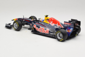 Red Bull RB7 Renault #2 M. Webber Red Bull Racing Showcar 2011 Minichamps 1:18 110110002 Metalli — kuva 5 / 7