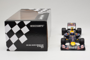 Red Bull RB7 Renault #2 M. Webber Red Bull Racing Showcar 2011 Minichamps 1:18 110110002 Metalli — kuva 7 / 7