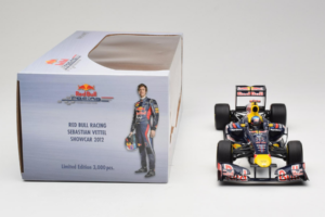 Red Bull RB8 Renault #1 S. Vettel Red Bull Racing Showcar 2012 Minichamps 1:18 110120071 Metalli — kuva 6 / 7