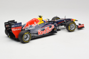 Red Bull RB8 Renault #2 M. Webber Red Bull Racing Showcar 2012 Minichamps 1:18 110120072 Metalli — kuva 2 / 7