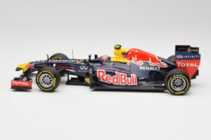 Red Bull RB8 Renault #2 M. Webber Red Bull Racing Showcar 2012 Minichamps 1:18 110120072 Metalli — kuva 3 / 7