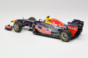 Red Bull RB8 Renault #2 M. Webber Red Bull Racing Showcar 2012 Minichamps 1:18 110120072 Metalli — kuva 5 / 7