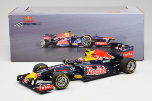 Red Bull RB8 Renault #2 M. Webber Red Bull Racing Showcar 2012 Minichamps 1:18 110120072 Metalli — kuva 7 / 7