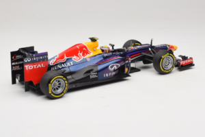 Red Bull RB9 Renault #2 M. Webber Infiniti Red Bull Racing Showcar 2013 Minichamps 1:18 110130072 Metalli — kuva 2 / 6