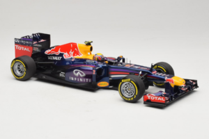 Red Bull RB9 Renault #2 M. Webber Infiniti Red Bull Racing Showcar 2013 Minichamps 1:18 110130072 Metalli — kuva 4 / 6