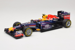 Red Bull RB9 Renault #2 M. Webber Infiniti Red Bull Racing Showcar 2013 Minichamps 1:18 110130072 Metalli