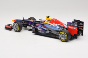 Red Bull RB9 Renault #2 M. Webber Infiniti Red Bull Racing Showcar 2013 Minichamps 1:18 110130072 Metalli — kuva 5 / 6