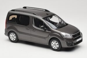 Renault Juvaquatre Break 300 kg Norsunluu Norev 1:18 185260 Metalli — kuva 4 / 6