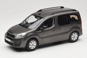 Renault Juvaquatre Break 300 kg Norsunluu Norev 1:18 185260 Metalli