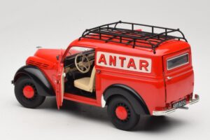 Renault Juvaquatre Utilitaire Punainen Solido 1:18 8424 Metalli — kuva 5 / 8