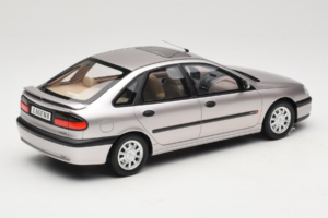 Renault Laguna V6 3.0 Baccara Opal Grey Otto 1:18 OT1185 Hartsi — kuva 2 / 6