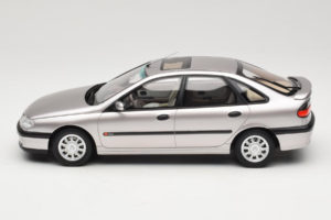 Renault Laguna V6 3.0 Baccara Opal Grey Otto 1:18 OT1185 Hartsi — kuva 3 / 6