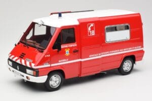 Renault Master T30 VSAB Palokunnan Punainen Otto 1:18 OT1107 Hartsi