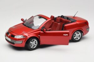 Renault Megane Mk1 CC Punainen Solido 1:18 8152 Metalli — kuva 2 / 8