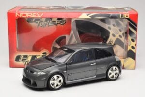 Renault Megane Mk2 RS Vampire Grey Norev 1:18 185101 Metalli — kuva 8 / 8