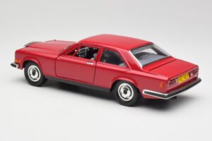Rolls-Royce Camargue Punainen Bburago 1:22 3001 Metalli — kuva 7 / 8