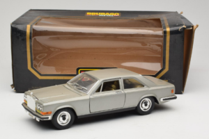 Rolls-Royce Camargue Hopea Bburago 1:18 3001-M2 Metalli — kuva 8 / 8